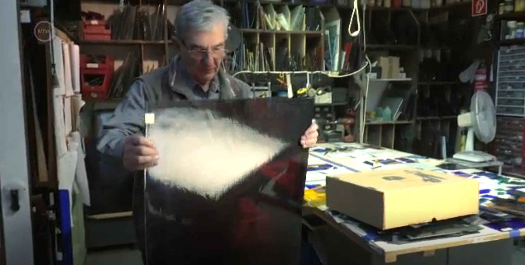 Screenshot 2025-10-03 at 15-04-54 MMA portré Belső fény - Portréfilm Hefter László üvegművészről MédiaKlikk_res